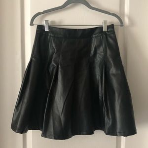 Faux leather pleated black skirt